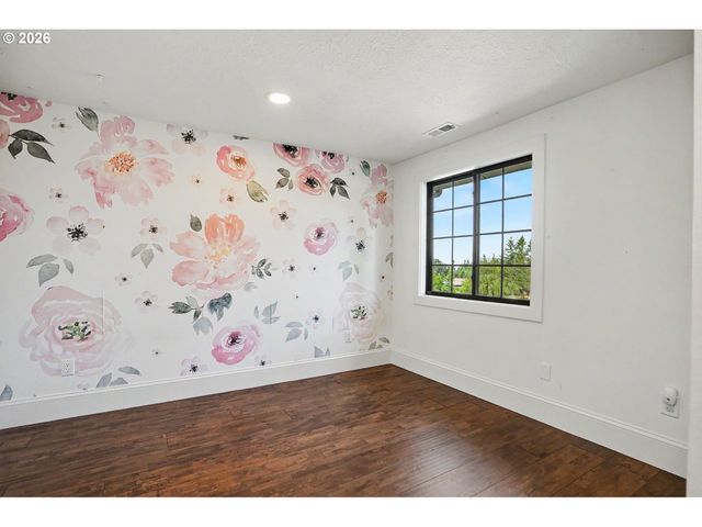 16058 STORMY Dr, Silverton, OR 97381