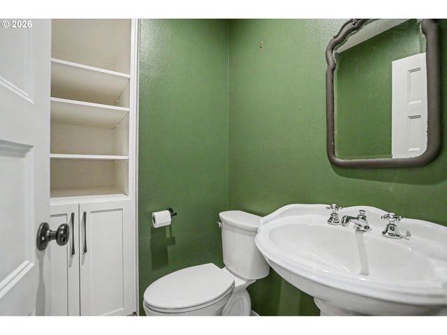 16058 STORMY Dr, Silverton, OR 97381