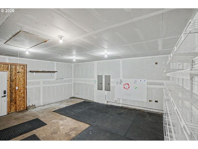 16058 STORMY Dr, Silverton, OR 97381