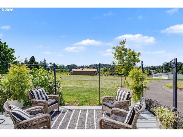 16058 STORMY Dr, Silverton, OR 97381