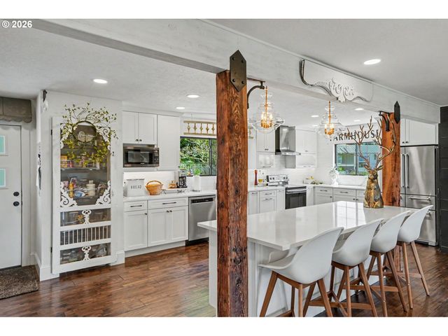 16058 STORMY Dr, Silverton, OR 97381