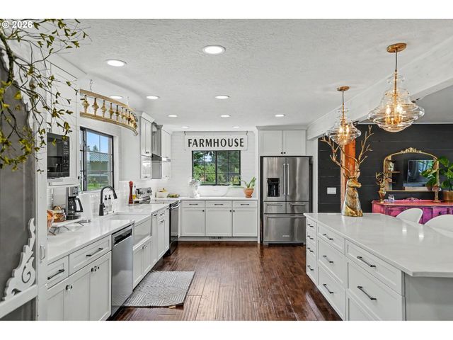 16058 STORMY Dr, Silverton, OR 97381