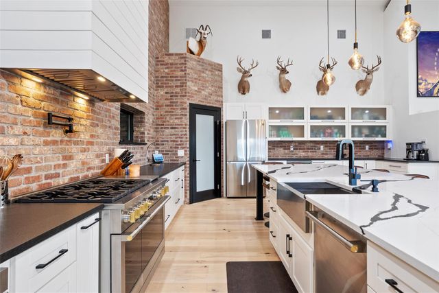 561 Broken Bit TRL, Dripping Springs, TX 78620