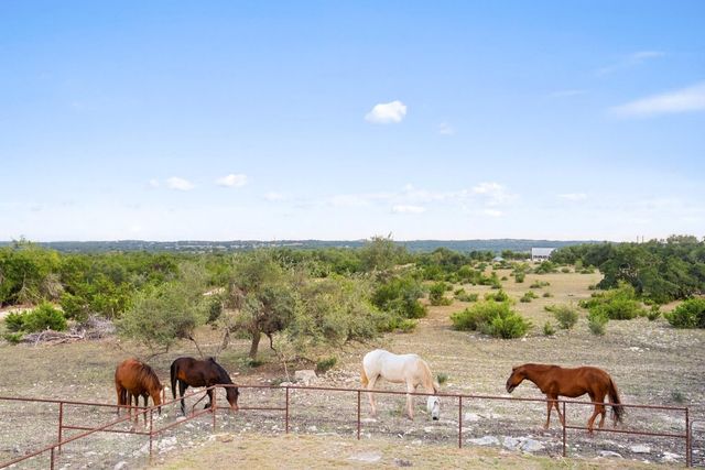 561 Broken Bit TRL, Dripping Springs, TX 78620