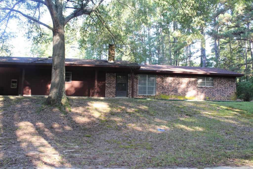 201 Anglewood, Nashville, AR 71852