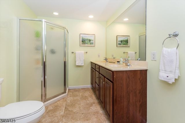 11 Quarry Dr 11, Woodland Park, NJ 07424