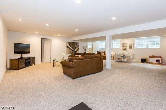 11 Quarry Dr 11, Woodland Park, NJ 07424