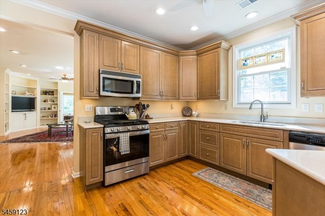 11 Quarry Dr 11, Woodland Park, NJ 07424