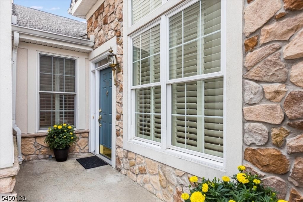 11 Quarry Dr 11, Woodland Park, NJ 07424