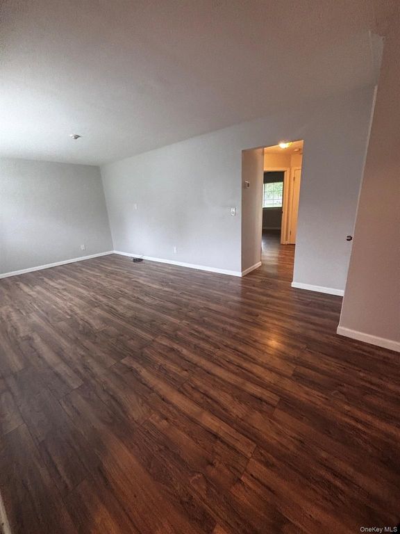 203 Lake Pointe Circle 203, Middle Island, NY 11953 — photo 4