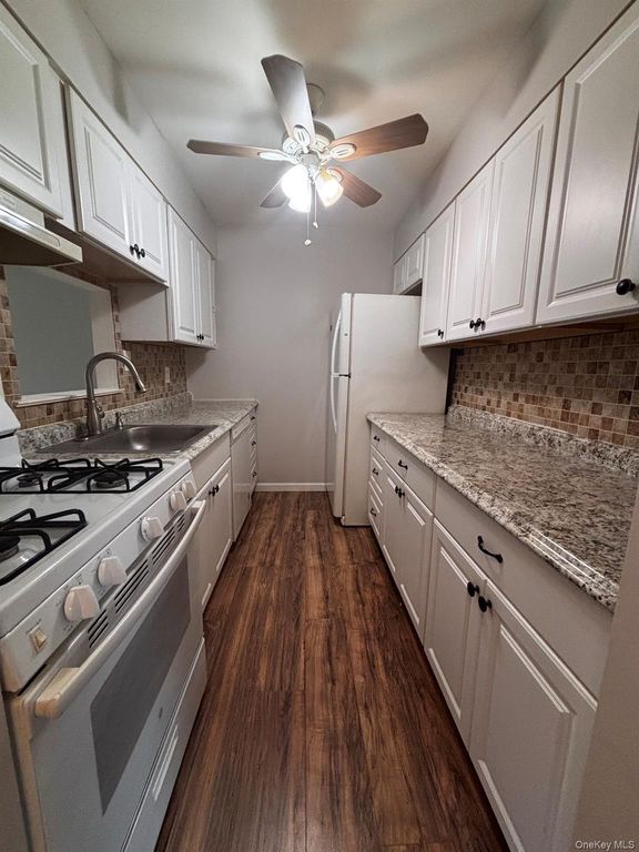 203 Lake Pointe Circle 203, Middle Island, NY 11953 — photo 5