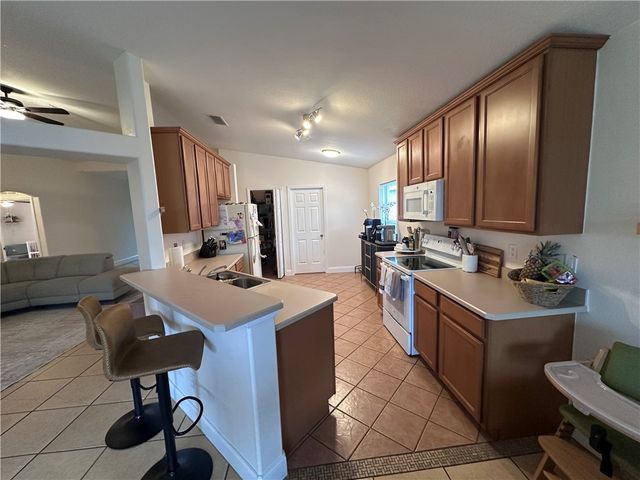 824 Greenleaf Circle, Vero Beach, FL 32960