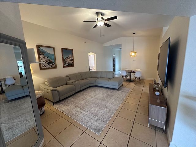 824 Greenleaf Circle, Vero Beach, FL 32960