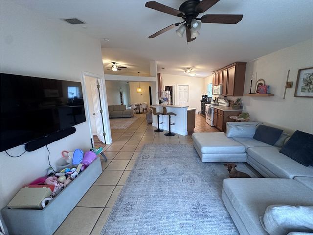 824 Greenleaf Circle, Vero Beach, FL 32960