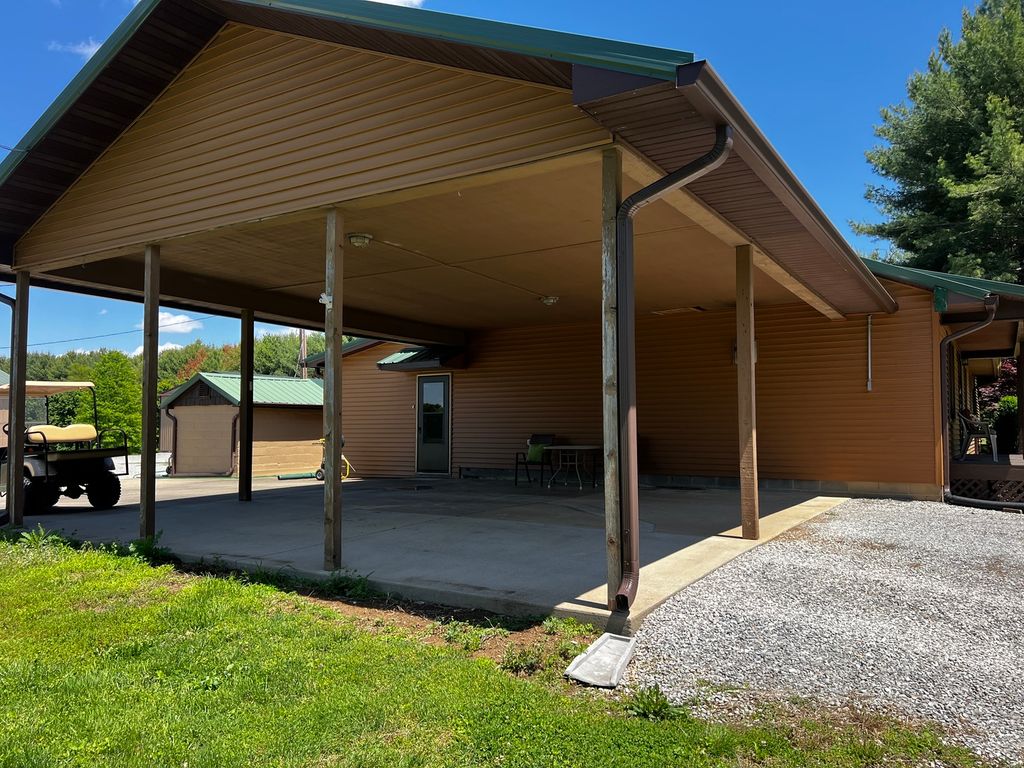 Image 2 of property listing at 14830 N McCarty Lane, Mt Vernon, IL 62864