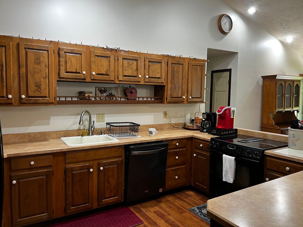 Image 12 of property listing at 14830 N McCarty Lane, Mt Vernon, IL 62864