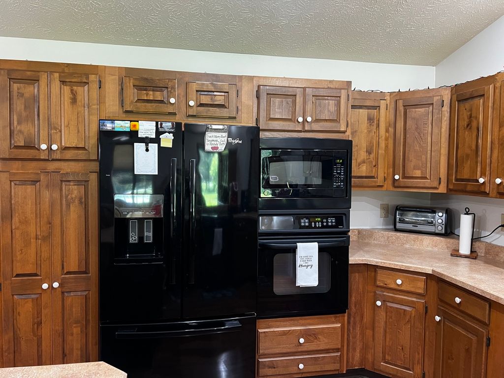 Image 13 of property listing at 14830 N McCarty Lane, Mt Vernon, IL 62864