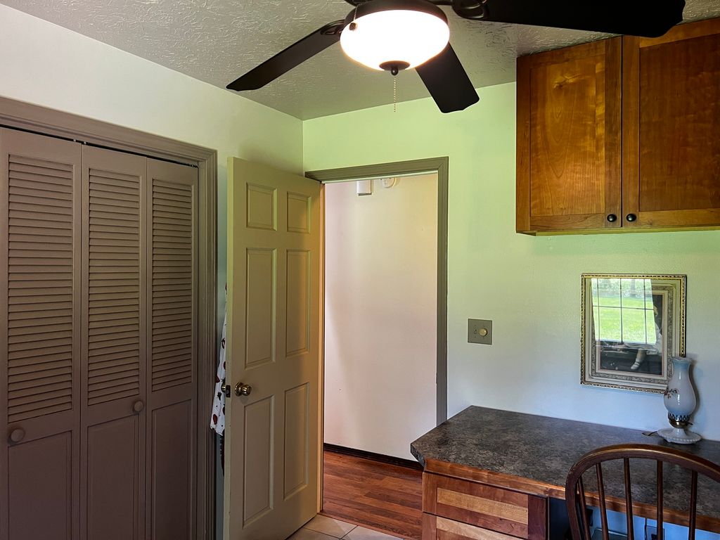 Image 15 of property listing at 14830 N McCarty Lane, Mt Vernon, IL 62864