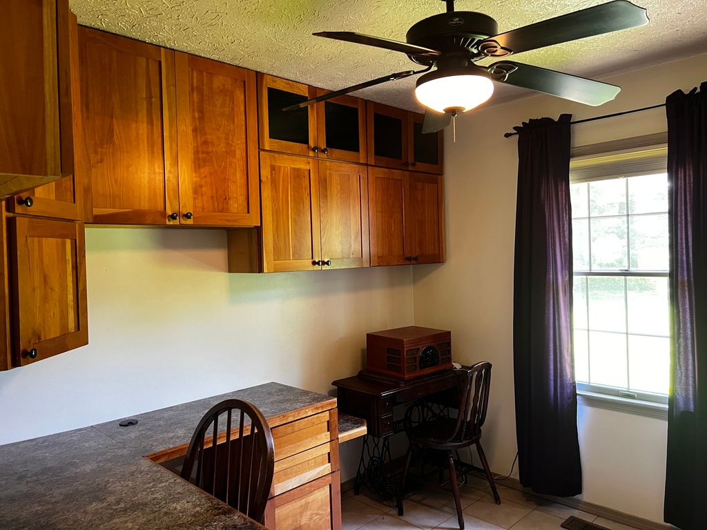 Image 16 of property listing at 14830 N McCarty Lane, Mt Vernon, IL 62864