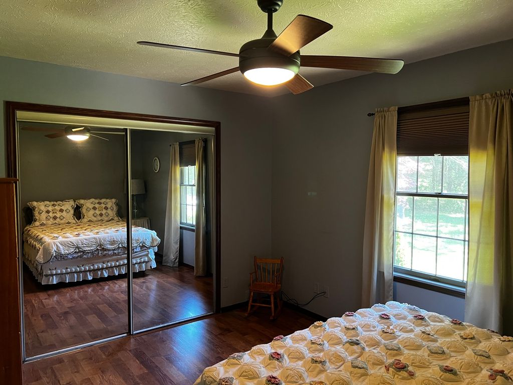 Image 19 of property listing at 14830 N McCarty Lane, Mt Vernon, IL 62864