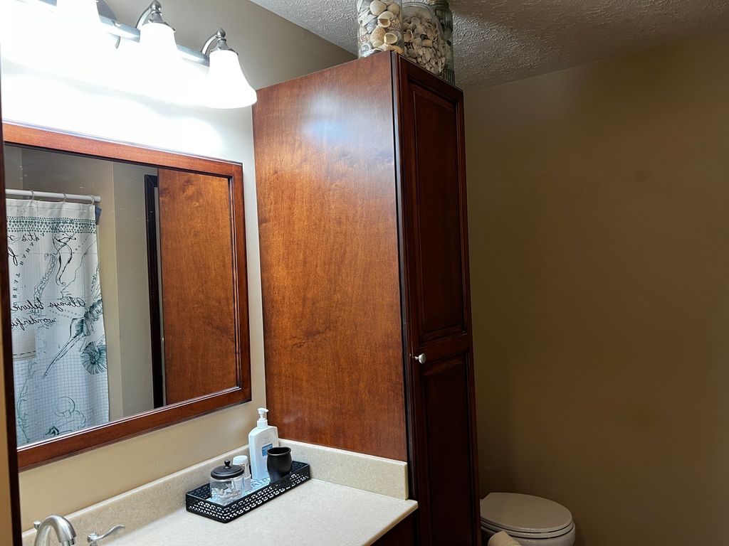 Image 21 of property listing at 14830 N McCarty Lane, Mt Vernon, IL 62864