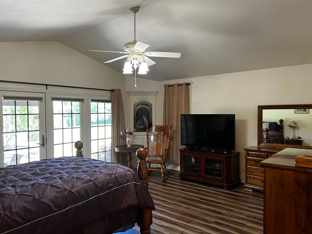 Image 25 of property listing at 14830 N McCarty Lane, Mt Vernon, IL 62864