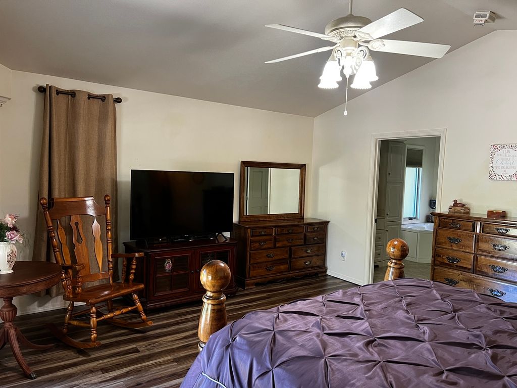 Image 26 of property listing at 14830 N McCarty Lane, Mt Vernon, IL 62864