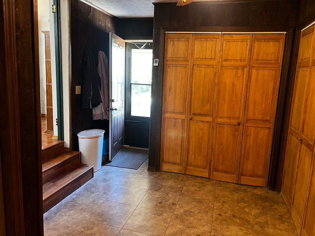 Image 32 of property listing at 14830 N McCarty Lane, Mt Vernon, IL 62864