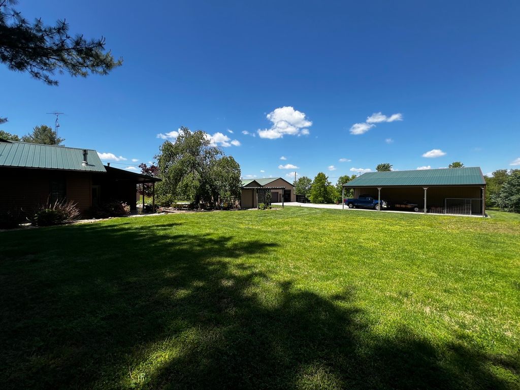 Image 37 of property listing at 14830 N McCarty Lane, Mt Vernon, IL 62864