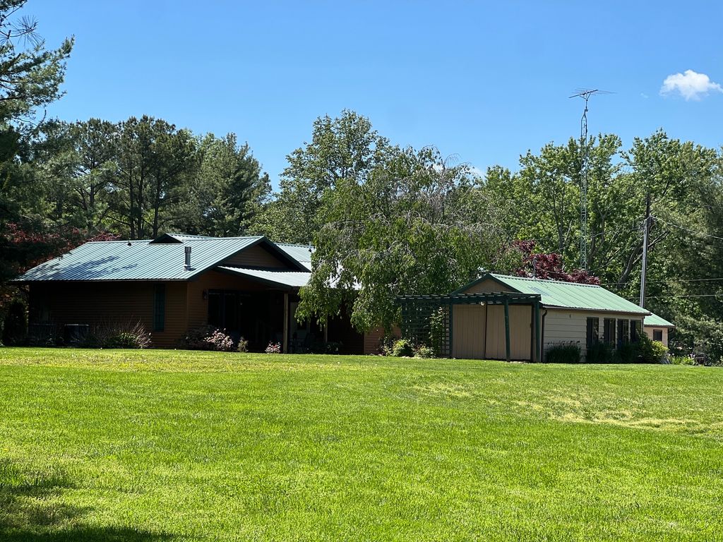 Image 39 of property listing at 14830 N McCarty Lane, Mt Vernon, IL 62864