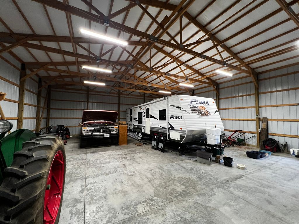 Image 45 of property listing at 14830 N McCarty Lane, Mt Vernon, IL 62864