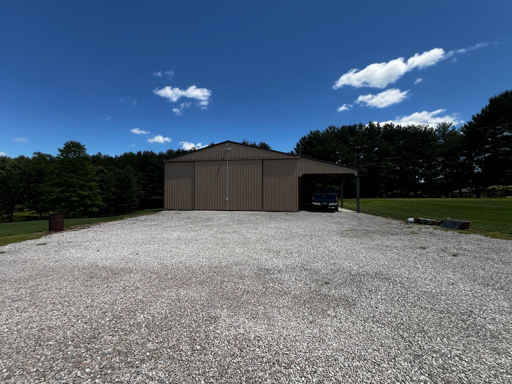Image 47 of property listing at 14830 N McCarty Lane, Mt Vernon, IL 62864