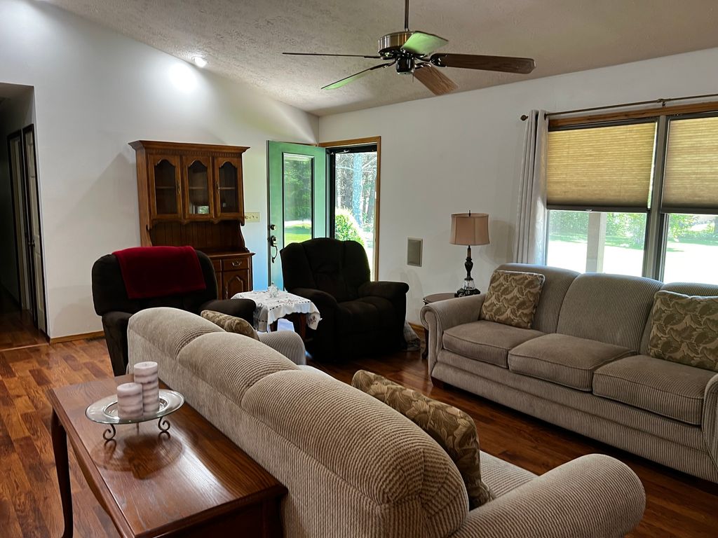 Image 9 of property listing at 14830 N McCarty Lane, Mt Vernon, IL 62864