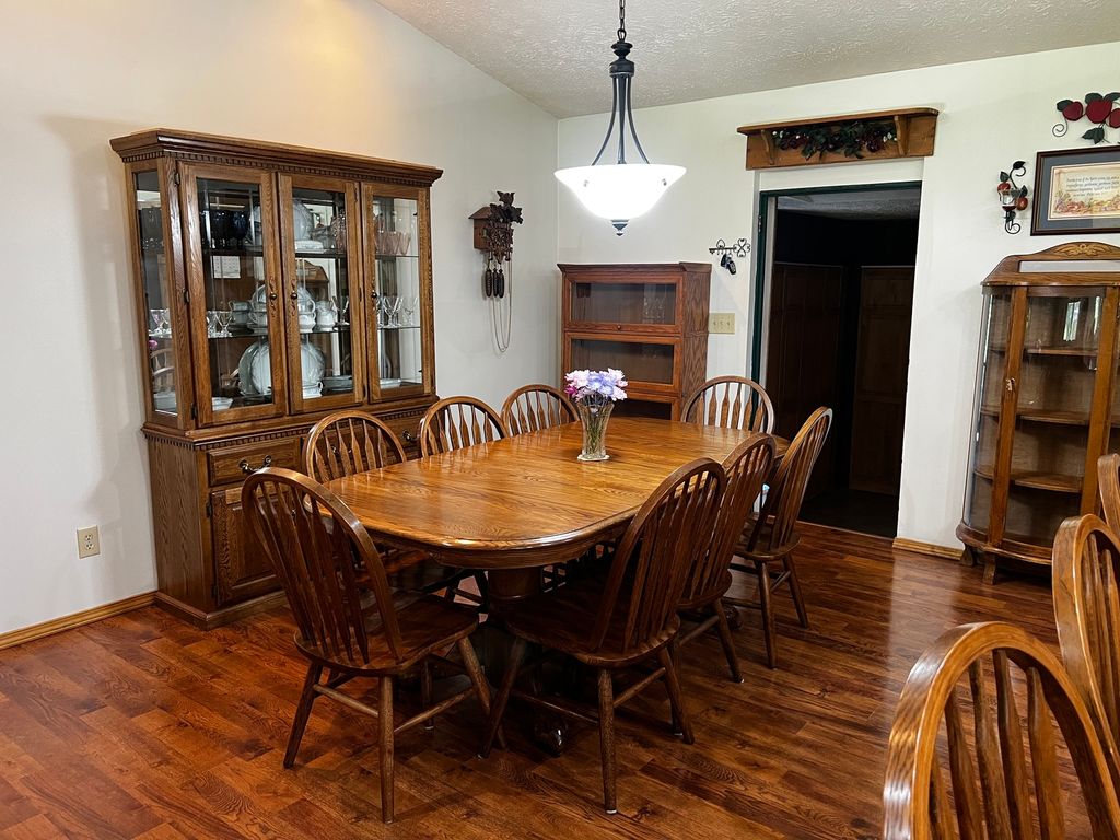 Image 10 of property listing at 14830 N McCarty Lane, Mt Vernon, IL 62864