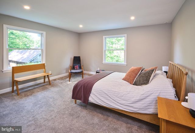6683 CHAPEL RD, New Hope, PA 18938