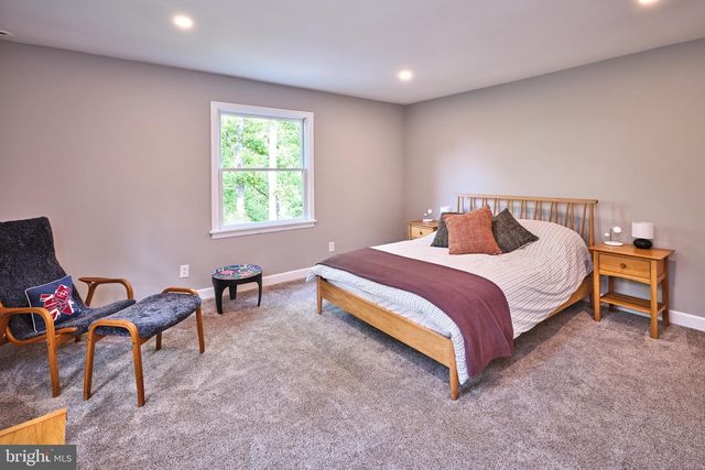 6683 CHAPEL RD, New Hope, PA 18938