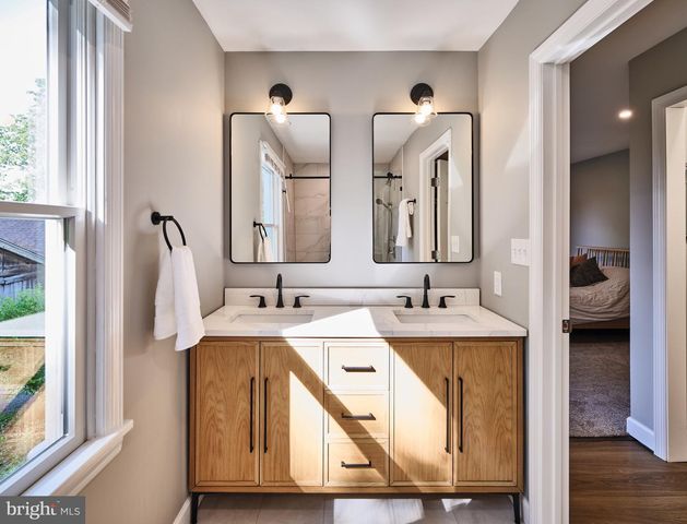 6683 CHAPEL RD, New Hope, PA 18938