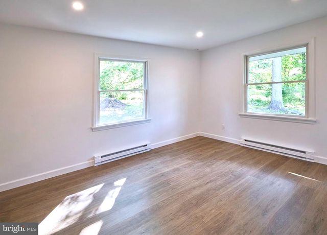 6683 CHAPEL RD, New Hope, PA 18938