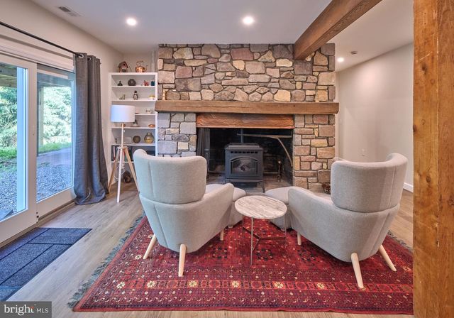 6683 CHAPEL RD, New Hope, PA 18938