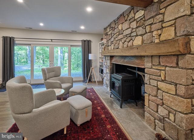 6683 CHAPEL RD, New Hope, PA 18938