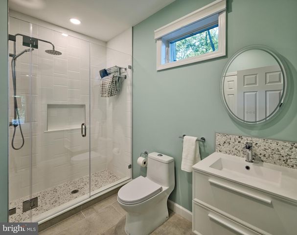 6683 CHAPEL RD, New Hope, PA 18938