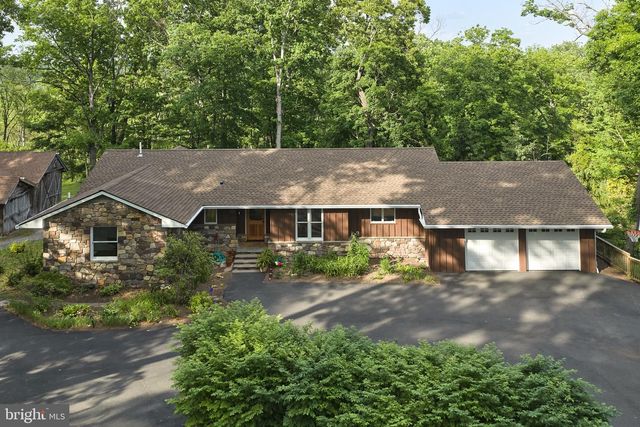 6683 CHAPEL RD, New Hope, PA 18938