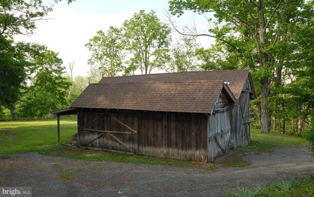 6683 CHAPEL RD, New Hope, PA 18938