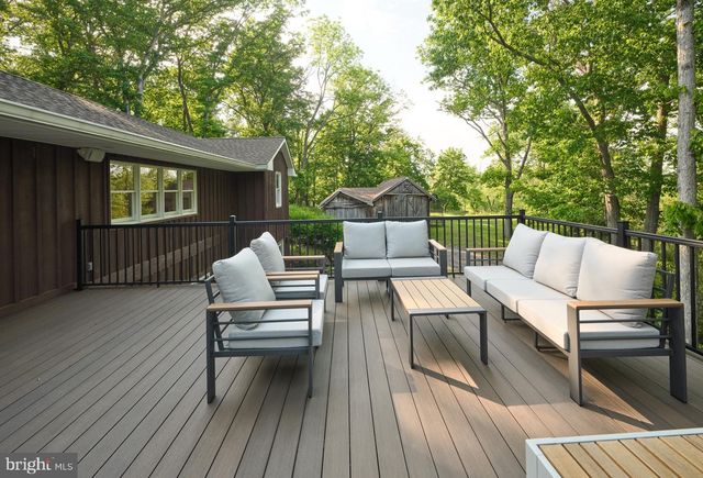 6683 CHAPEL RD, New Hope, PA 18938