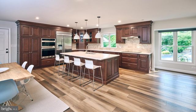 6683 CHAPEL RD, New Hope, PA 18938