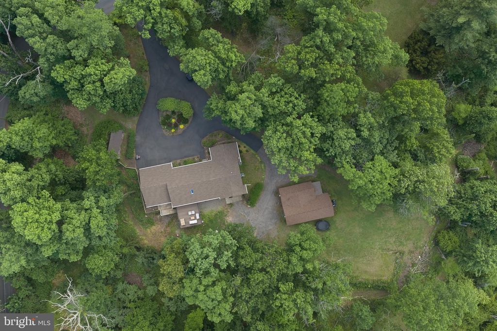 6683 CHAPEL RD, New Hope, PA 18938