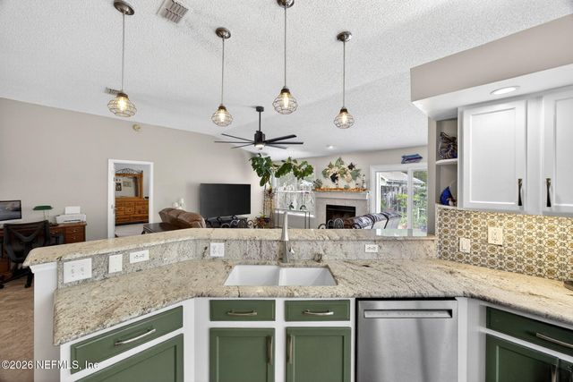 293 MAPLEWOOD Drive, St. Johns, FL 32259