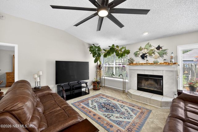 293 MAPLEWOOD Drive, St. Johns, FL 32259