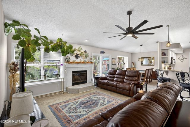 293 MAPLEWOOD Drive, St. Johns, FL 32259