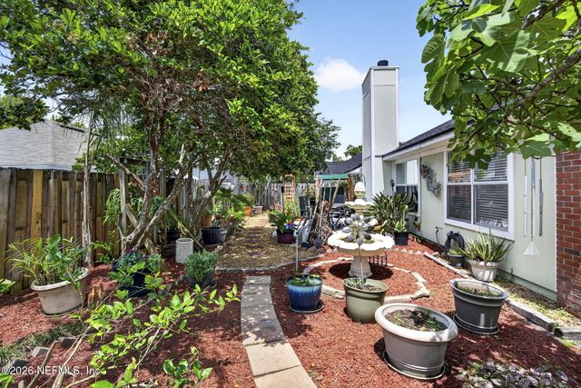293 MAPLEWOOD Drive, St. Johns, FL 32259